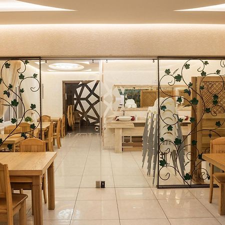 Hoshen Hotel Umanʼ エクステリア 写真