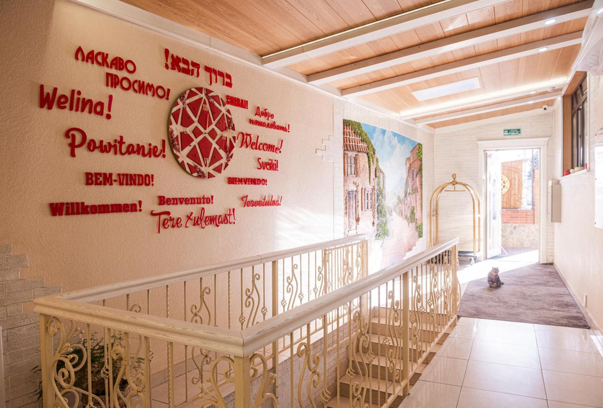 Hoshen Hotel Umanʼ エクステリア 写真