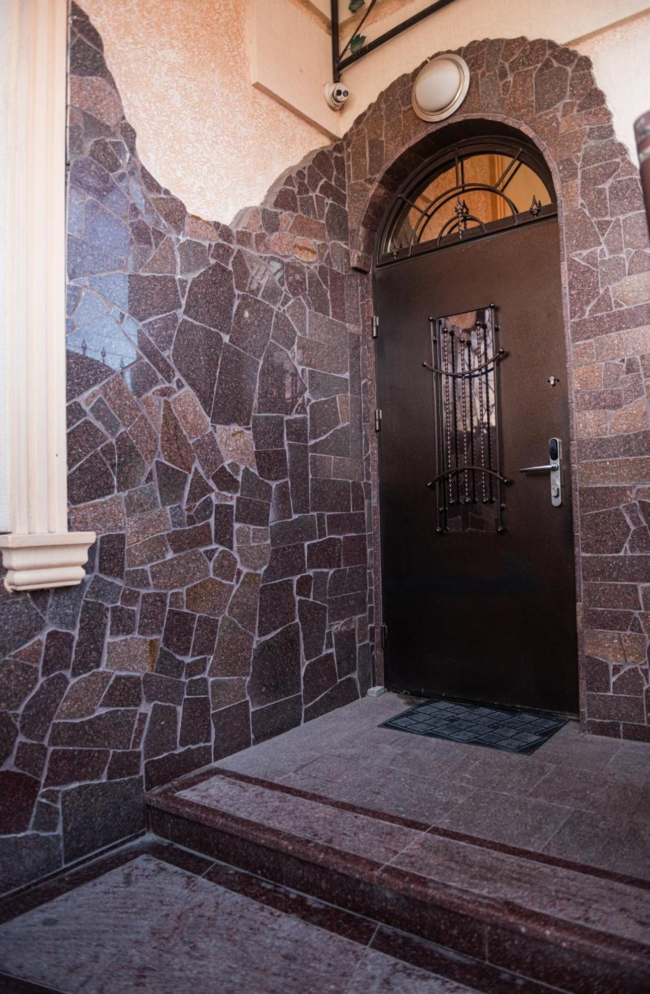 Hoshen Hotel Umanʼ エクステリア 写真