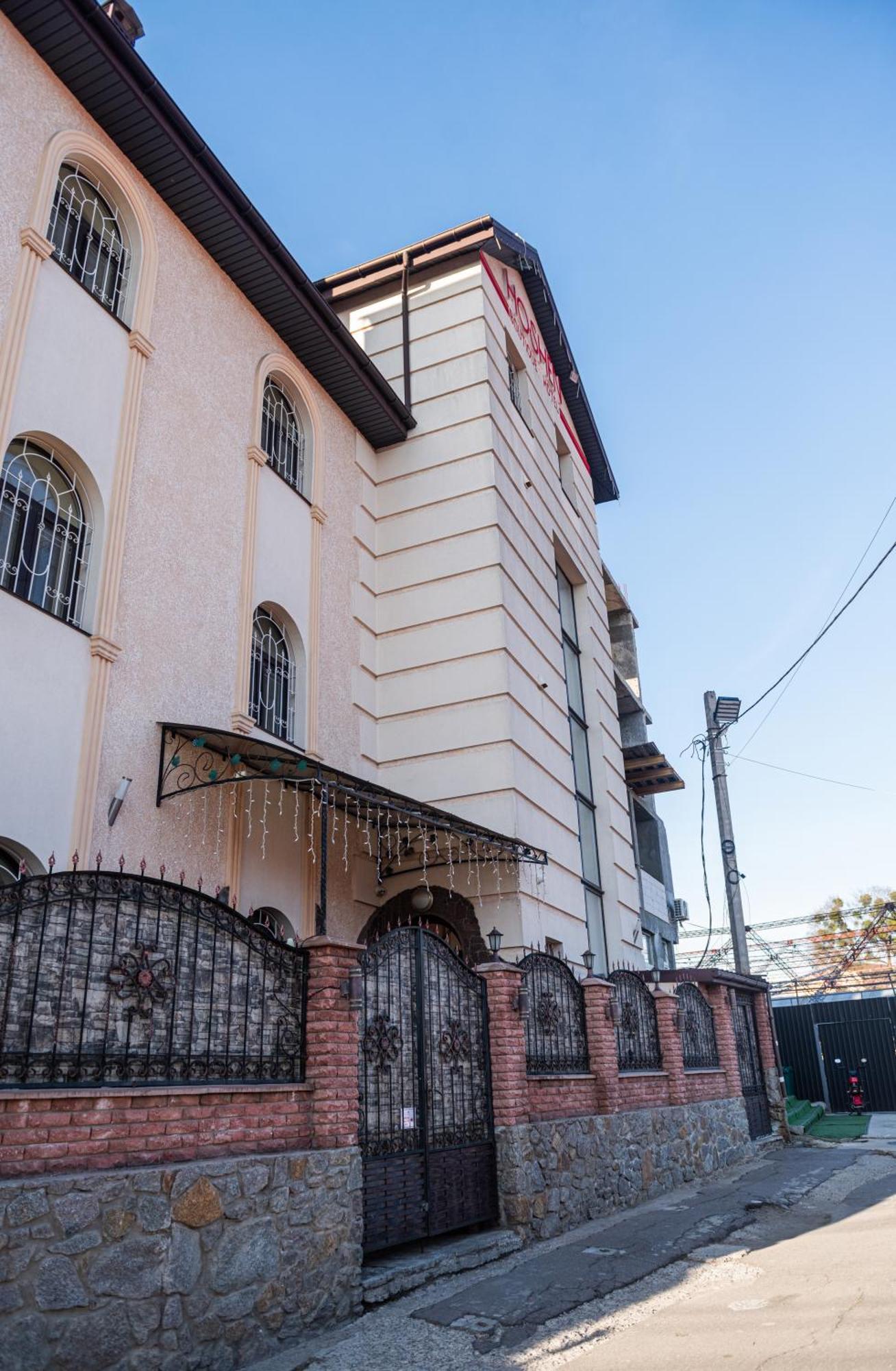 Hoshen Hotel Umanʼ エクステリア 写真