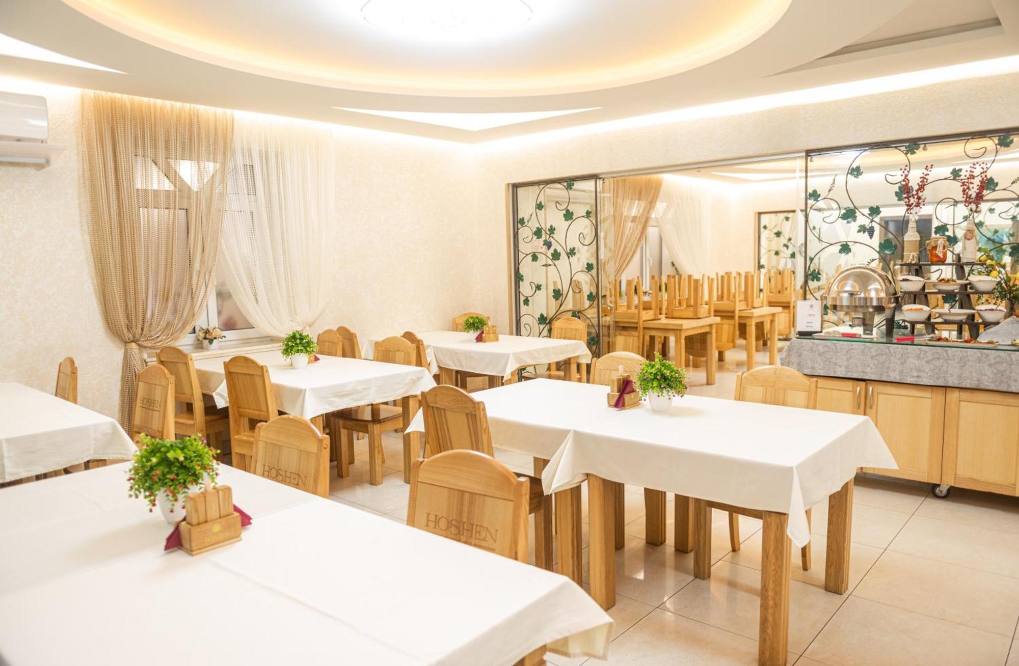 Hoshen Hotel Umanʼ エクステリア 写真