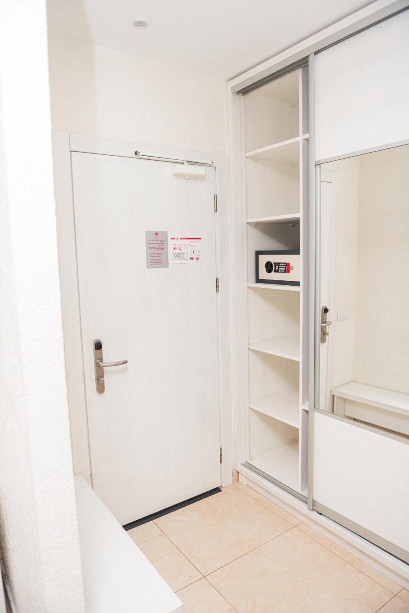 Hoshen Hotel Umanʼ エクステリア 写真