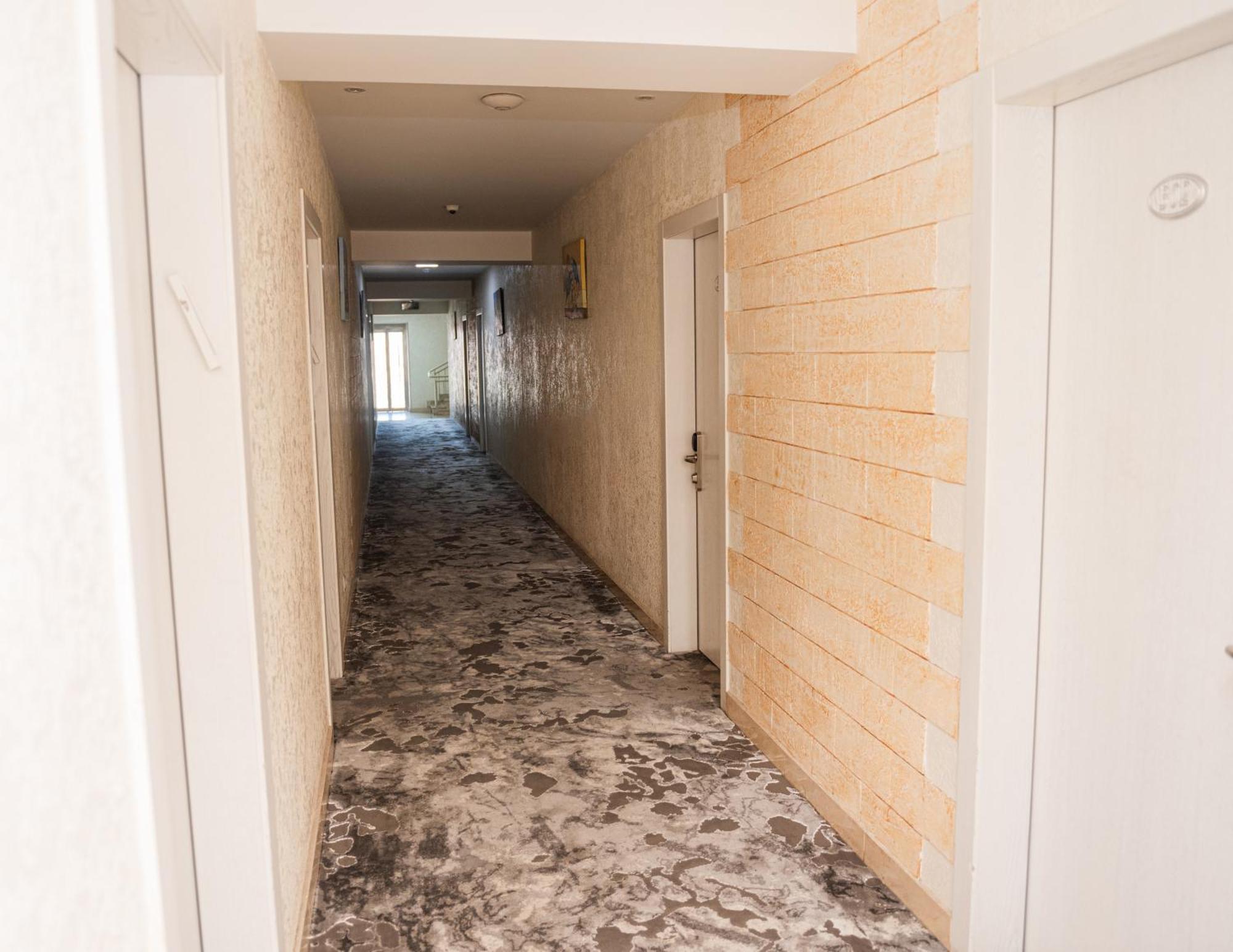 Hoshen Hotel Umanʼ エクステリア 写真