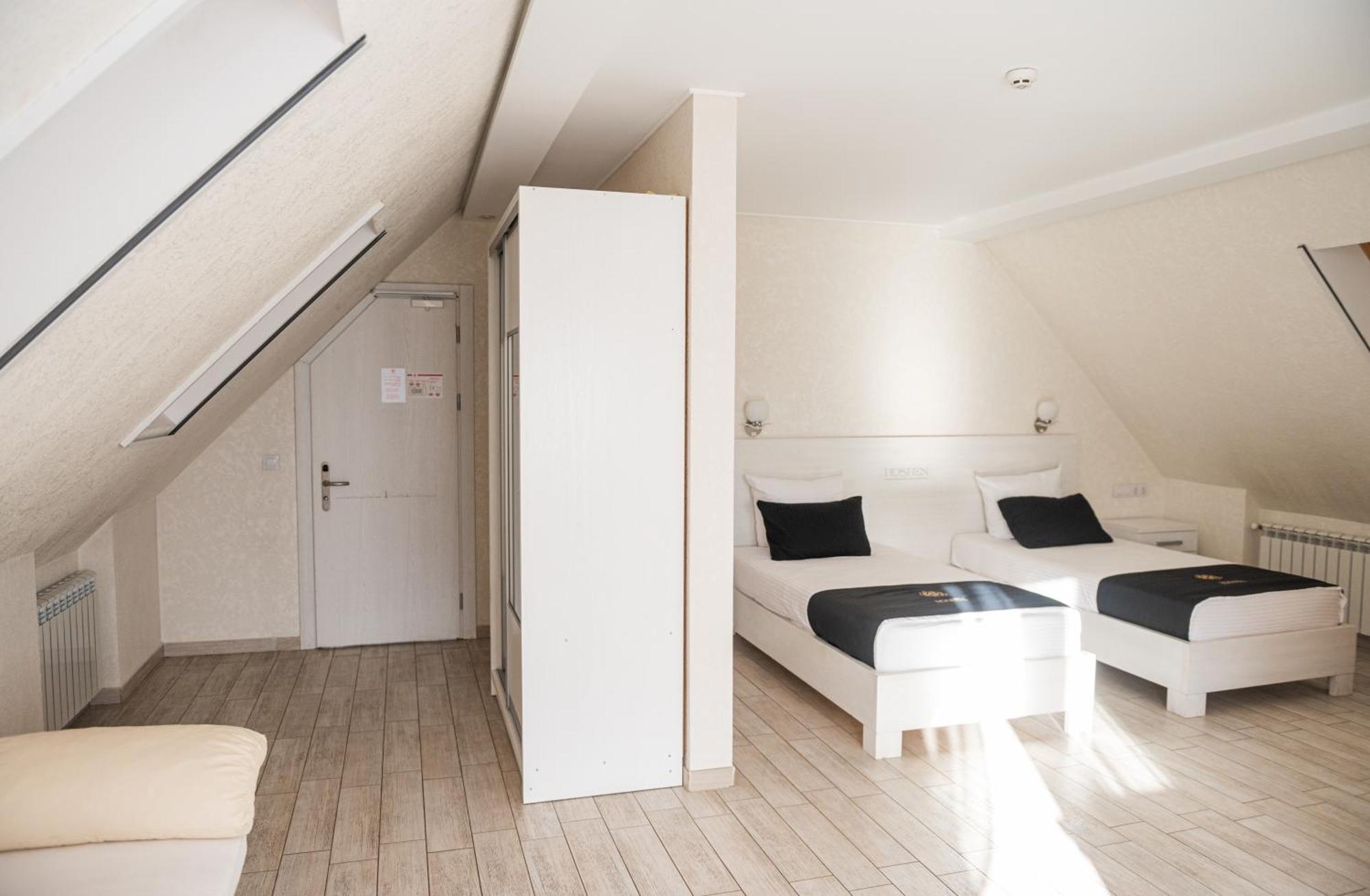 Hoshen Hotel Umanʼ エクステリア 写真