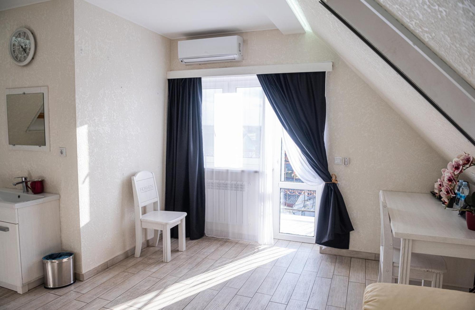 Hoshen Hotel Umanʼ エクステリア 写真