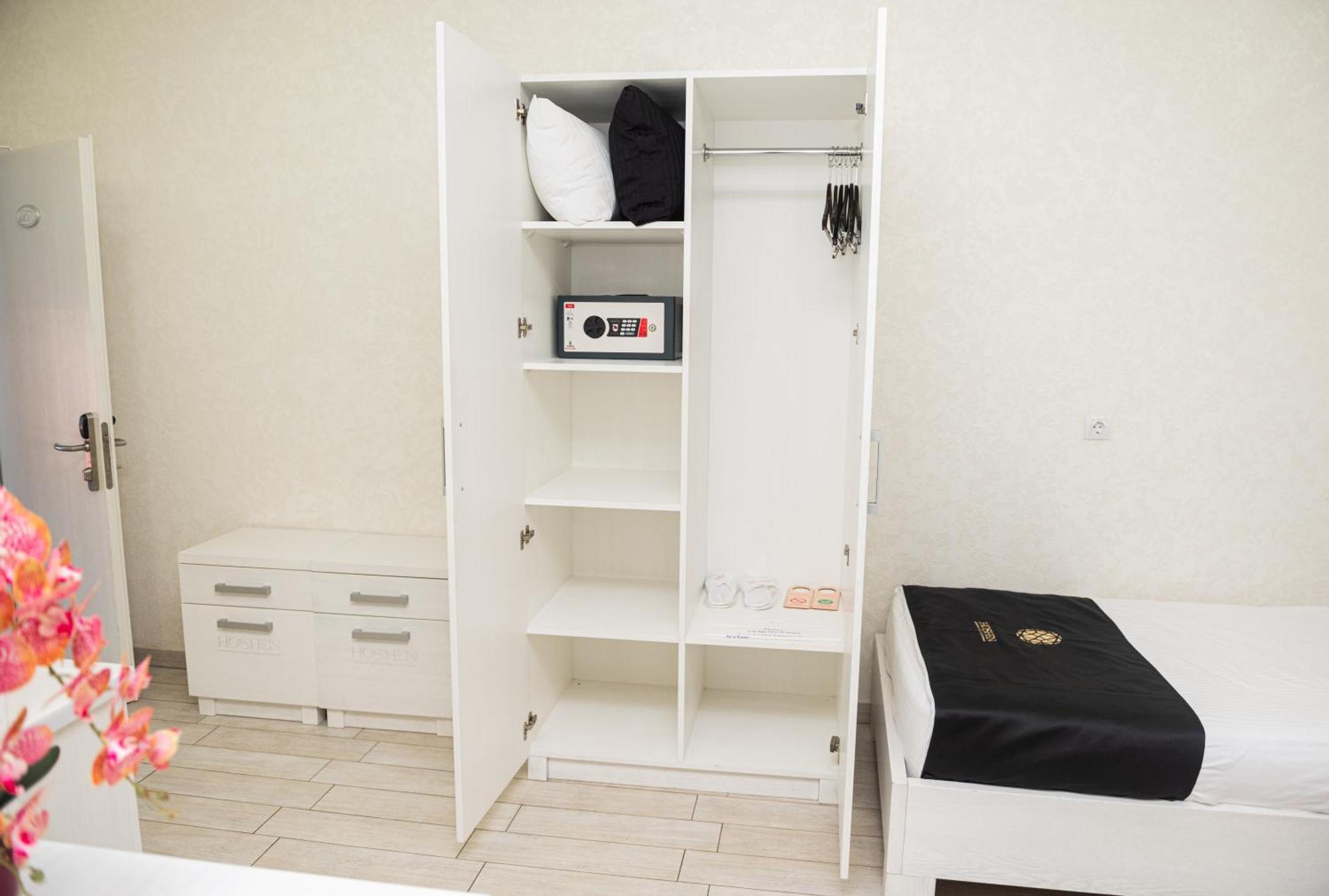 Hoshen Hotel Umanʼ エクステリア 写真